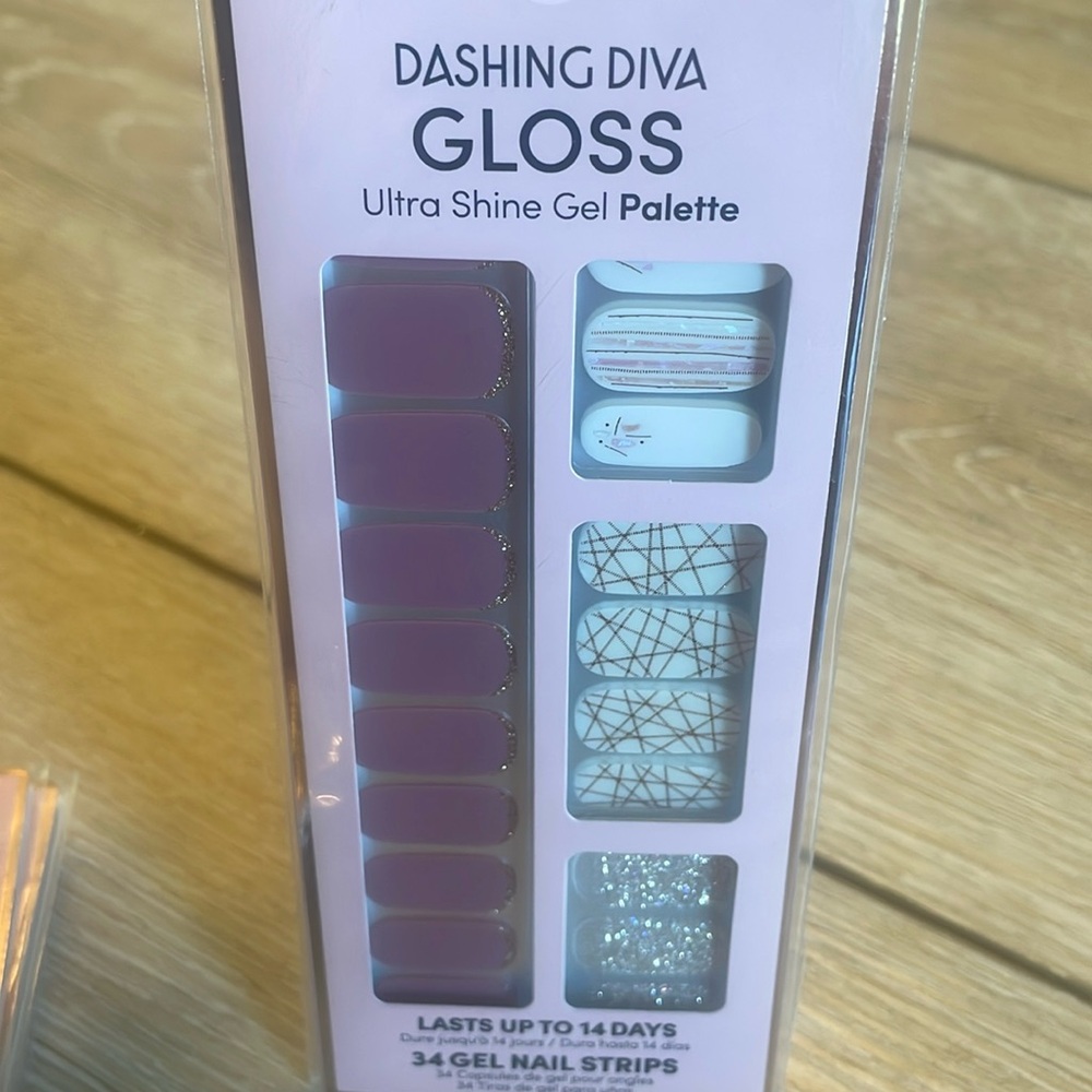NEW Dashing diva gloss ultra shine gel palette. Inside edition set. 32 total